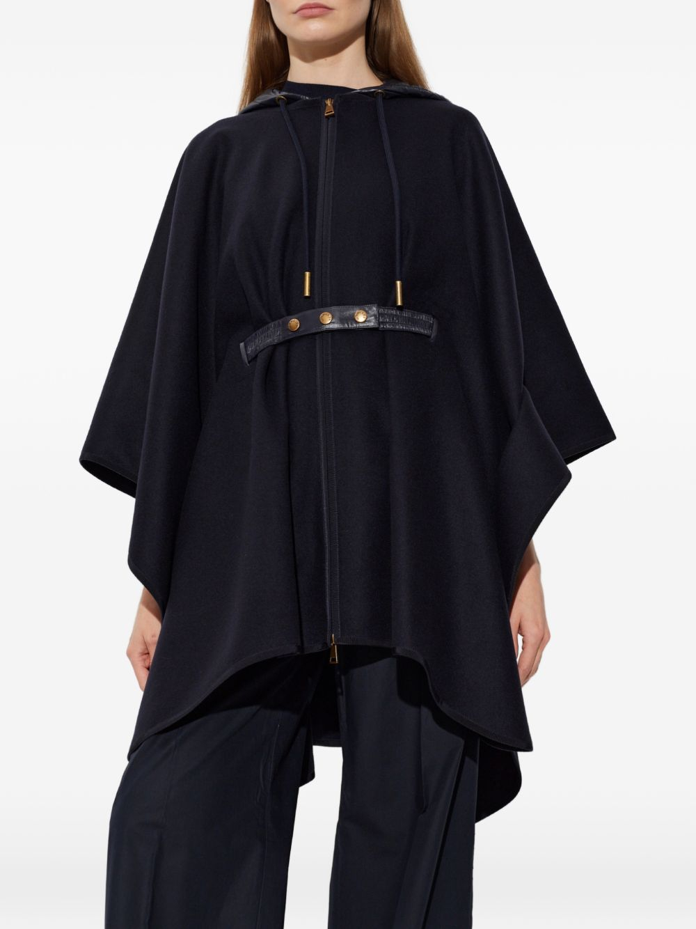 [Moncler] Cape FW26 L20933G00019599DP778
