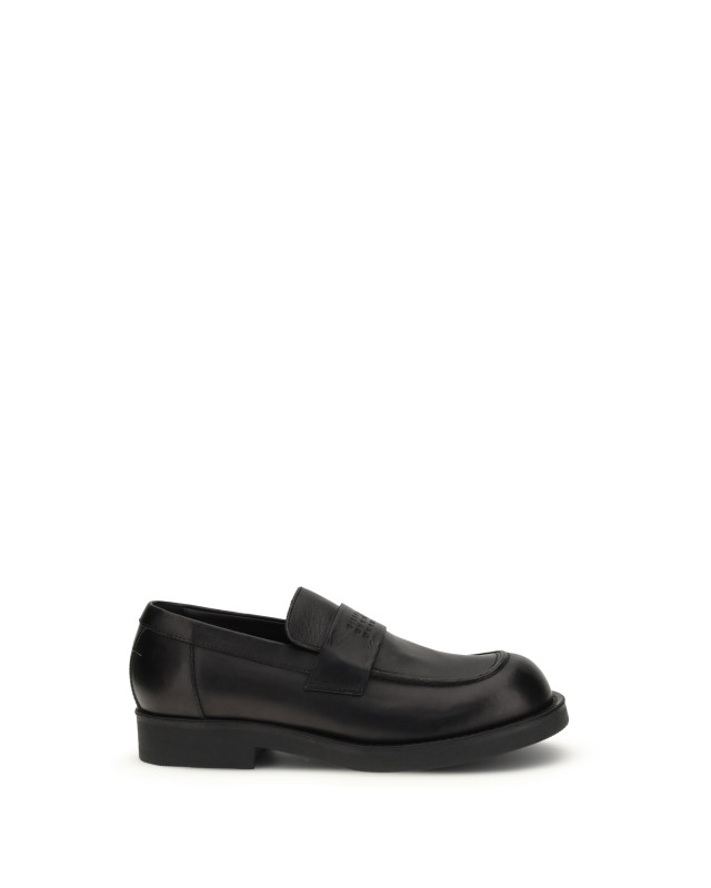 Loafers with visible topstitching