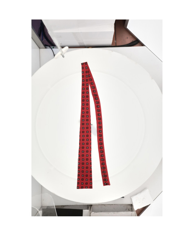 SQUARE-END TIE