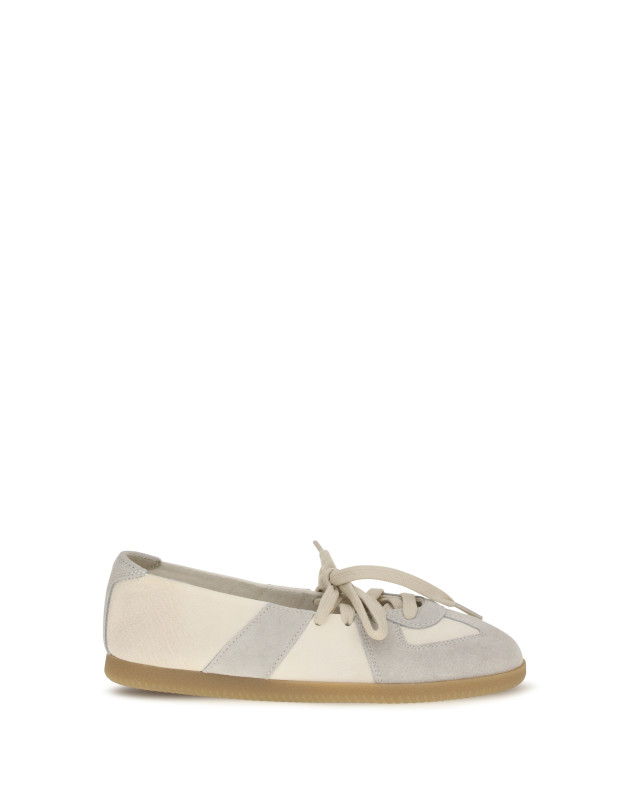 Lace-uo Ballerinas