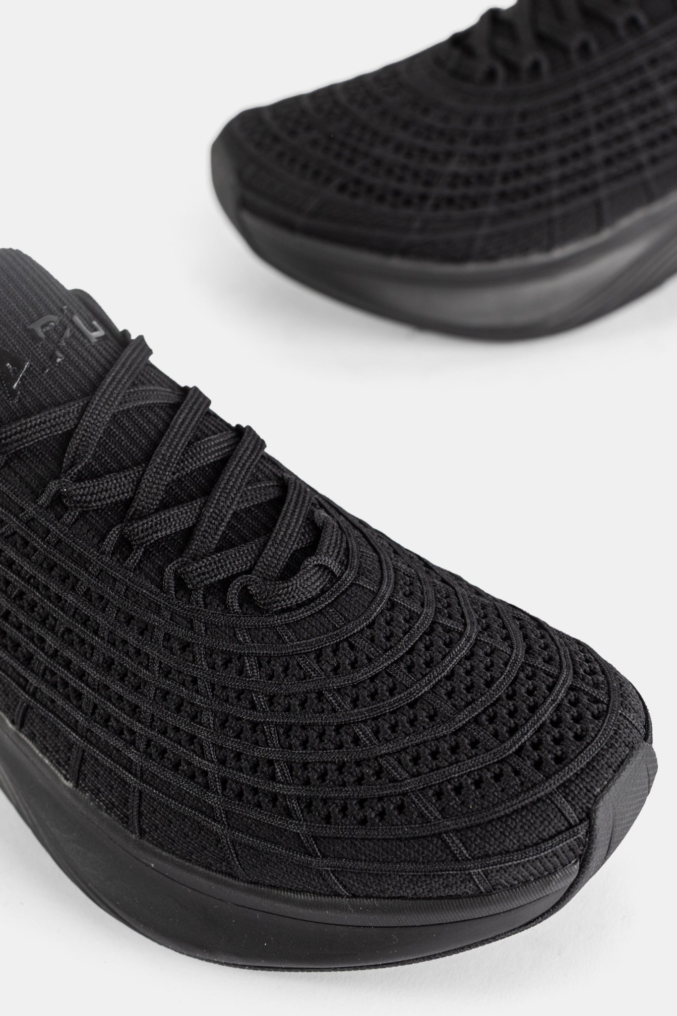 [APL] Sneakers FW25 2-2-013-423-008