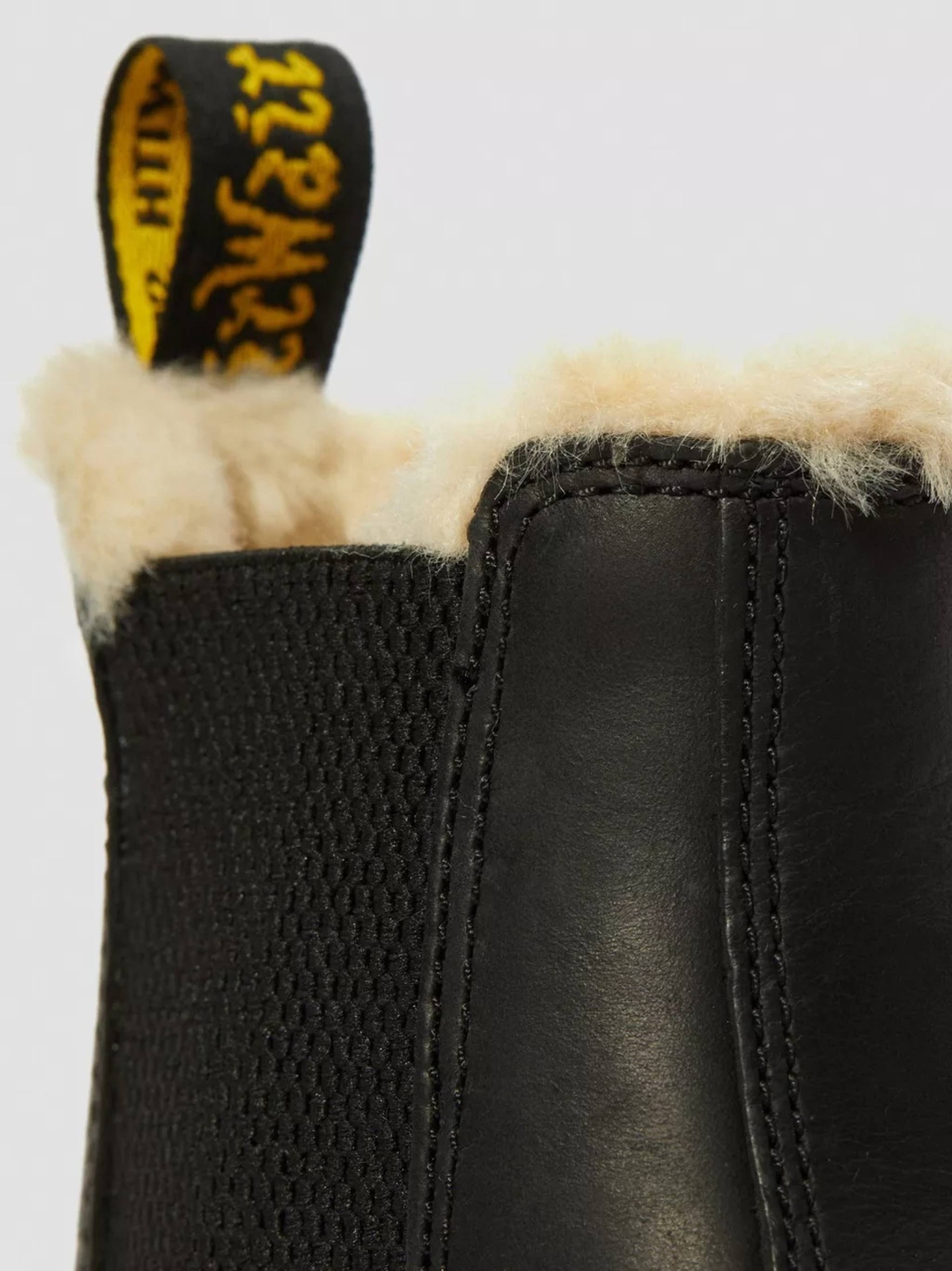 [Dr. Martens] Boots FW26 21045001