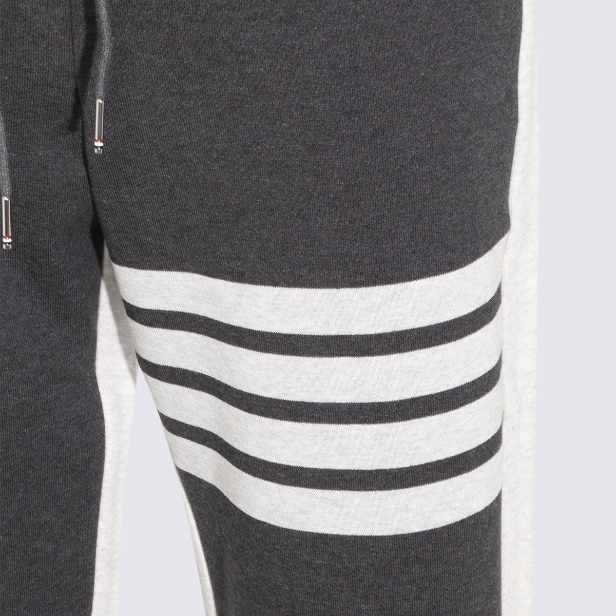 [Thom Browne] Jogger pants FW26 MJQ245A00535949