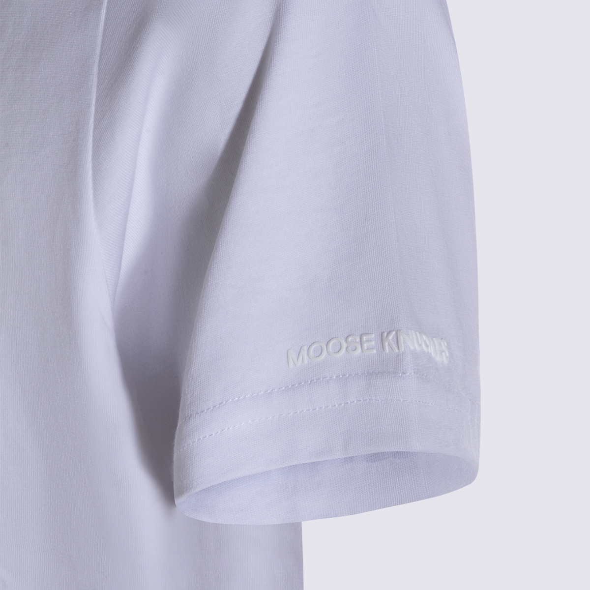 [Moose Knuckles] T-shirts Short Sleeve SS26 M16MT733909