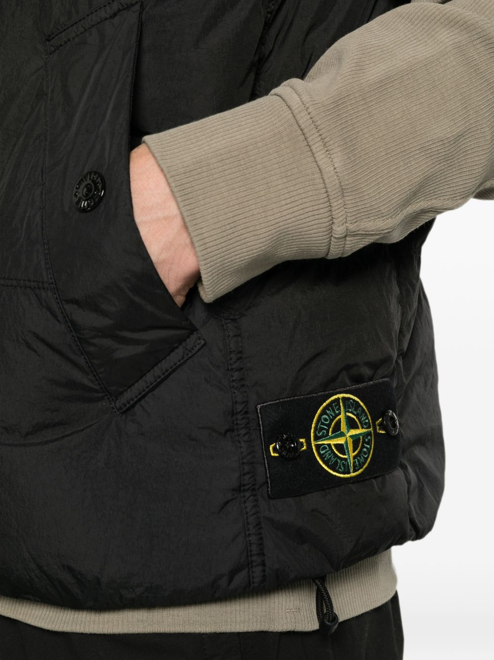 [Stone Island] Down Vest FW26 L2S15G100010S0A23V0029