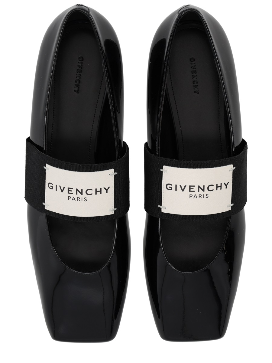 [Givenchy] Flat shoes FW25 BE5010E2FF_001