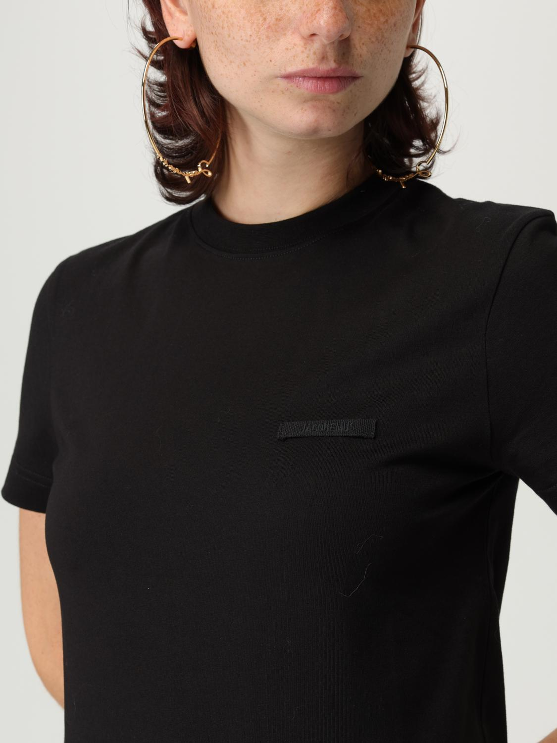 [JACQUEMUS] T-shirts Short Sleeve SS26 TSW00550AJ00029 990