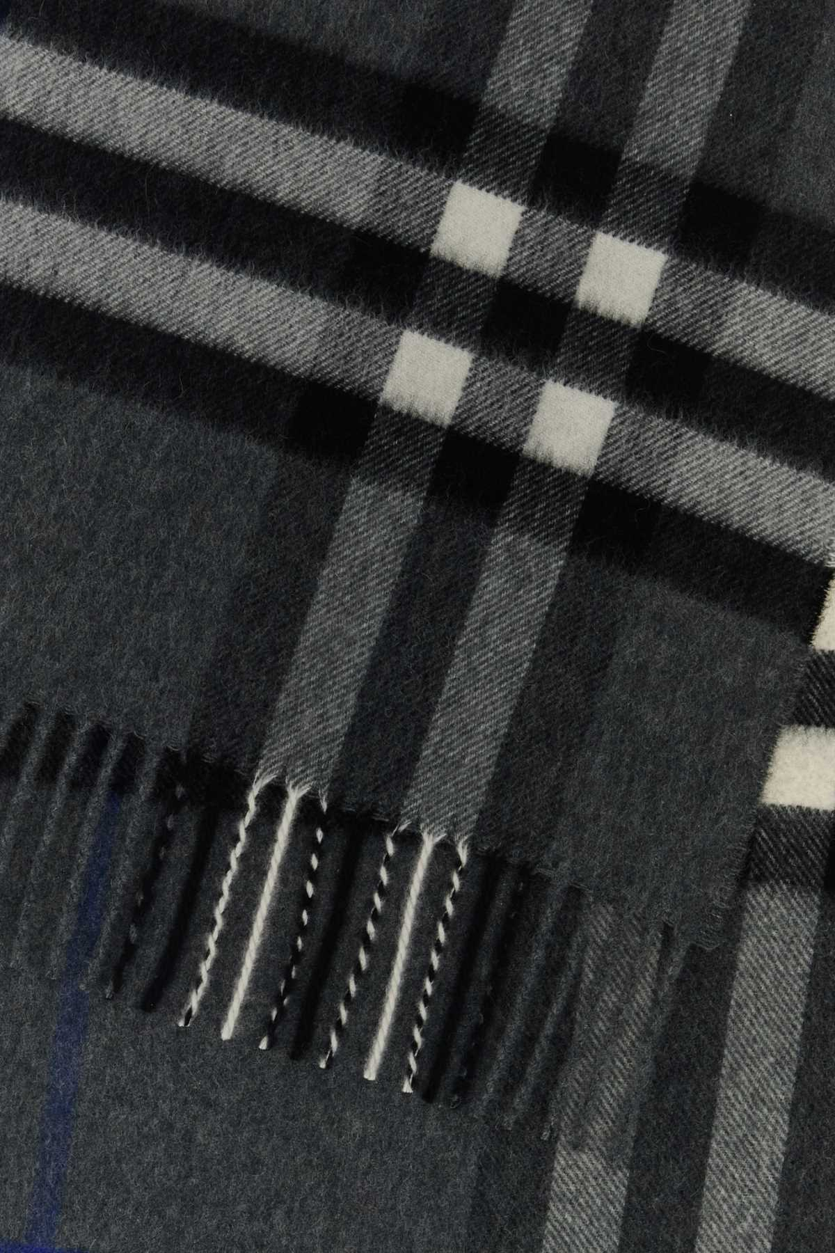 [Burberry] Scarf FW26 8112642 C3384