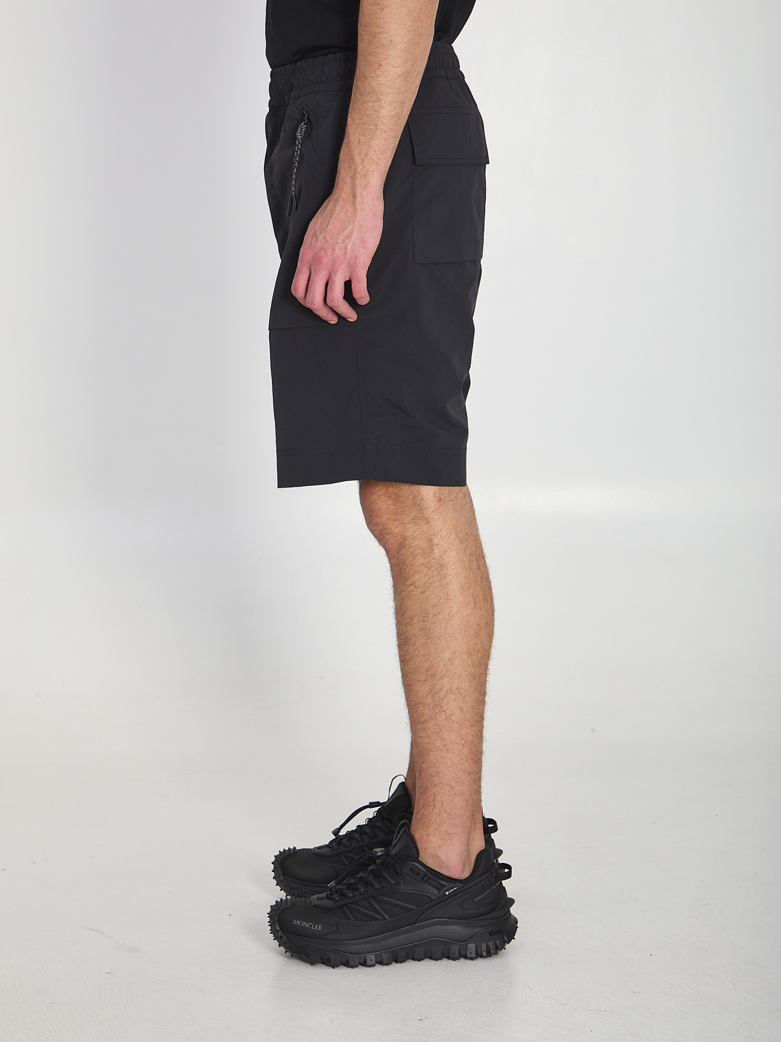 [MONCLER GRENOBLE] Shorts SS26 L10972B00003_597SL_999