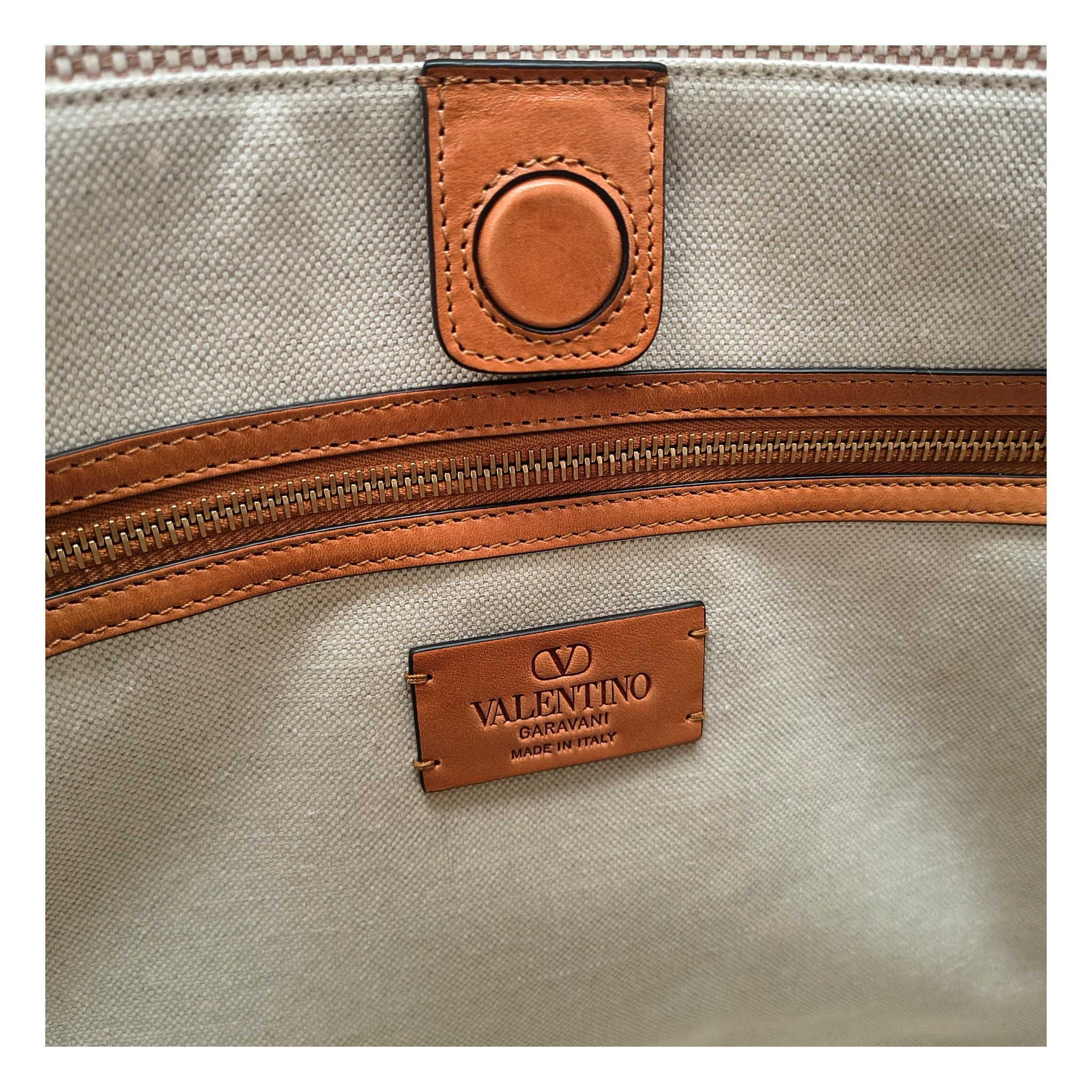 [Valentino Garavani] Bag SS25 B0D18NDZRFK