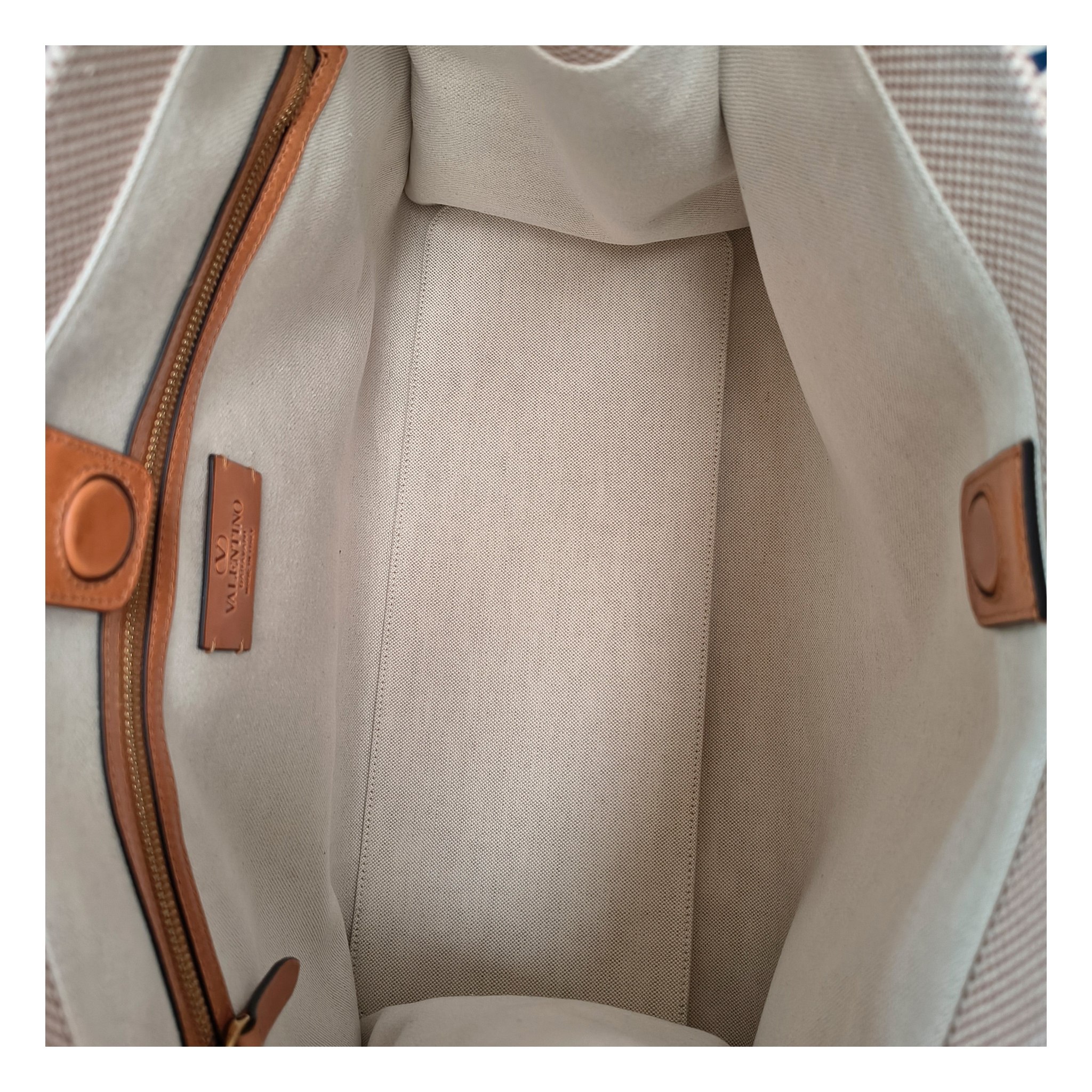 [Valentino Garavani] Bag SS25 B0D18NDZRFK