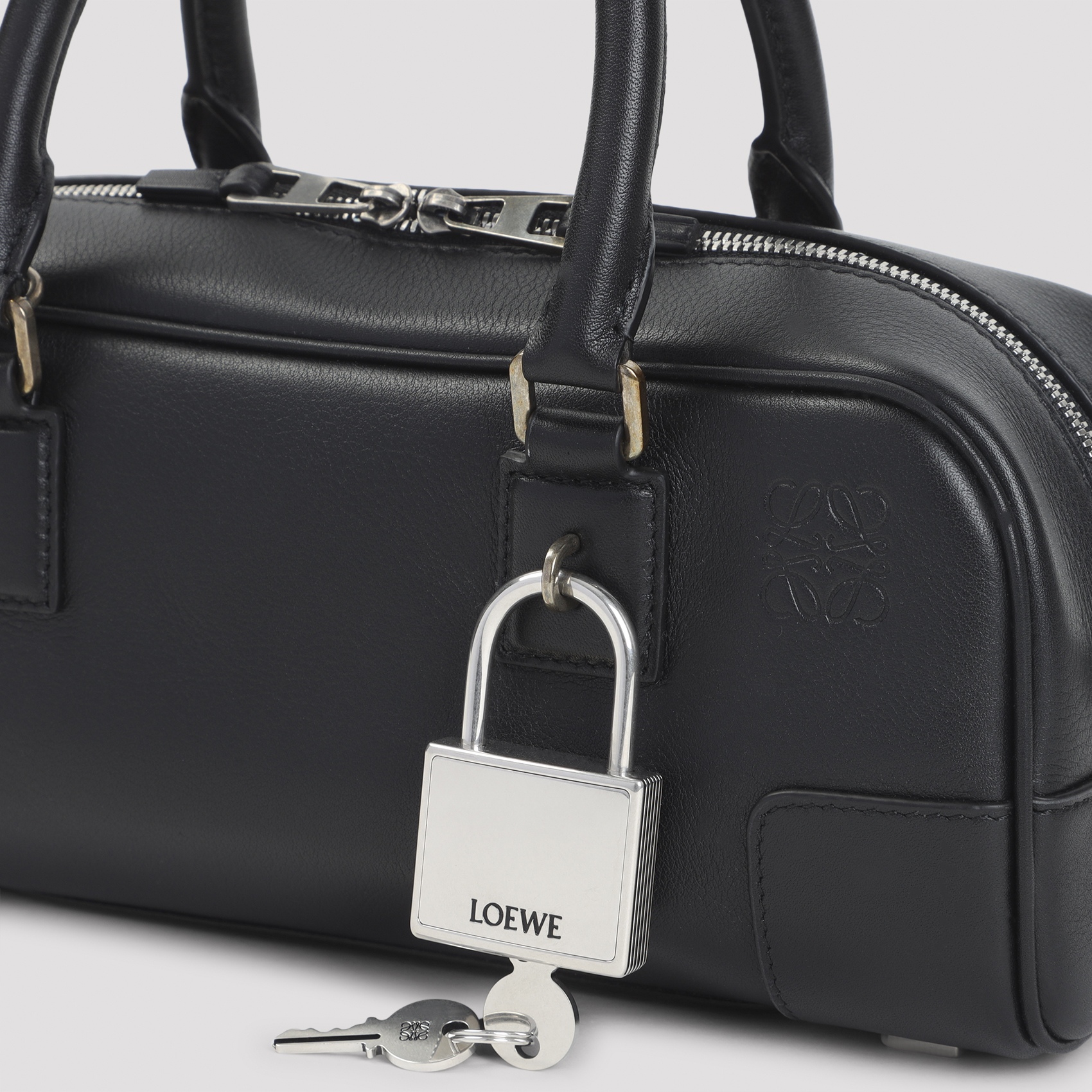 [Loewe] Shoulder bag FW25 A039N23X07