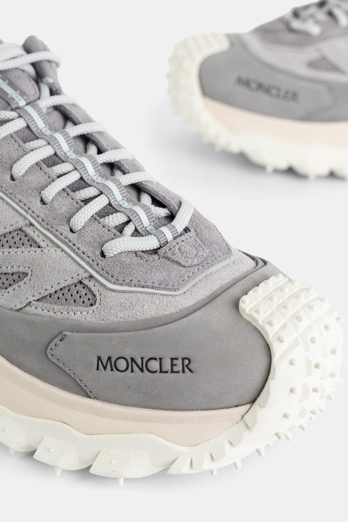 [Moncler] Sneakers FW26 L209A 4M00010 - M9884