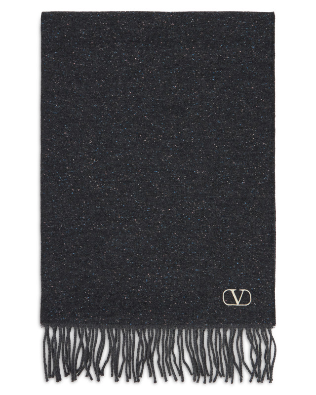 Scarf with fringes