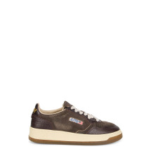 Sneakers with high sole