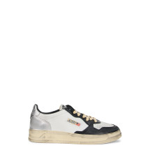 Sneakers with high sole