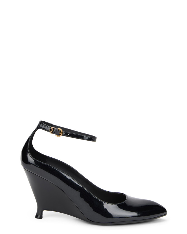 Low-cut with wedge