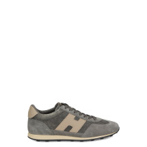 Sports shoe with details