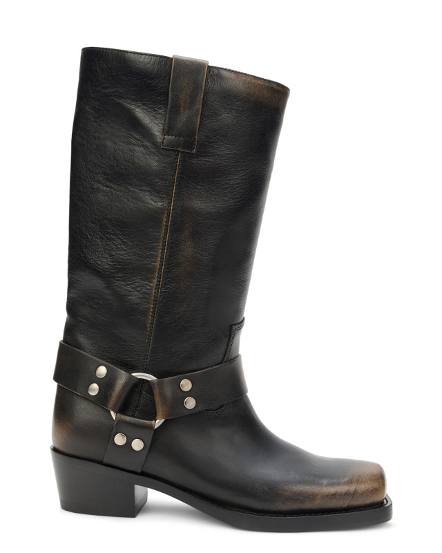 Boots with buckle