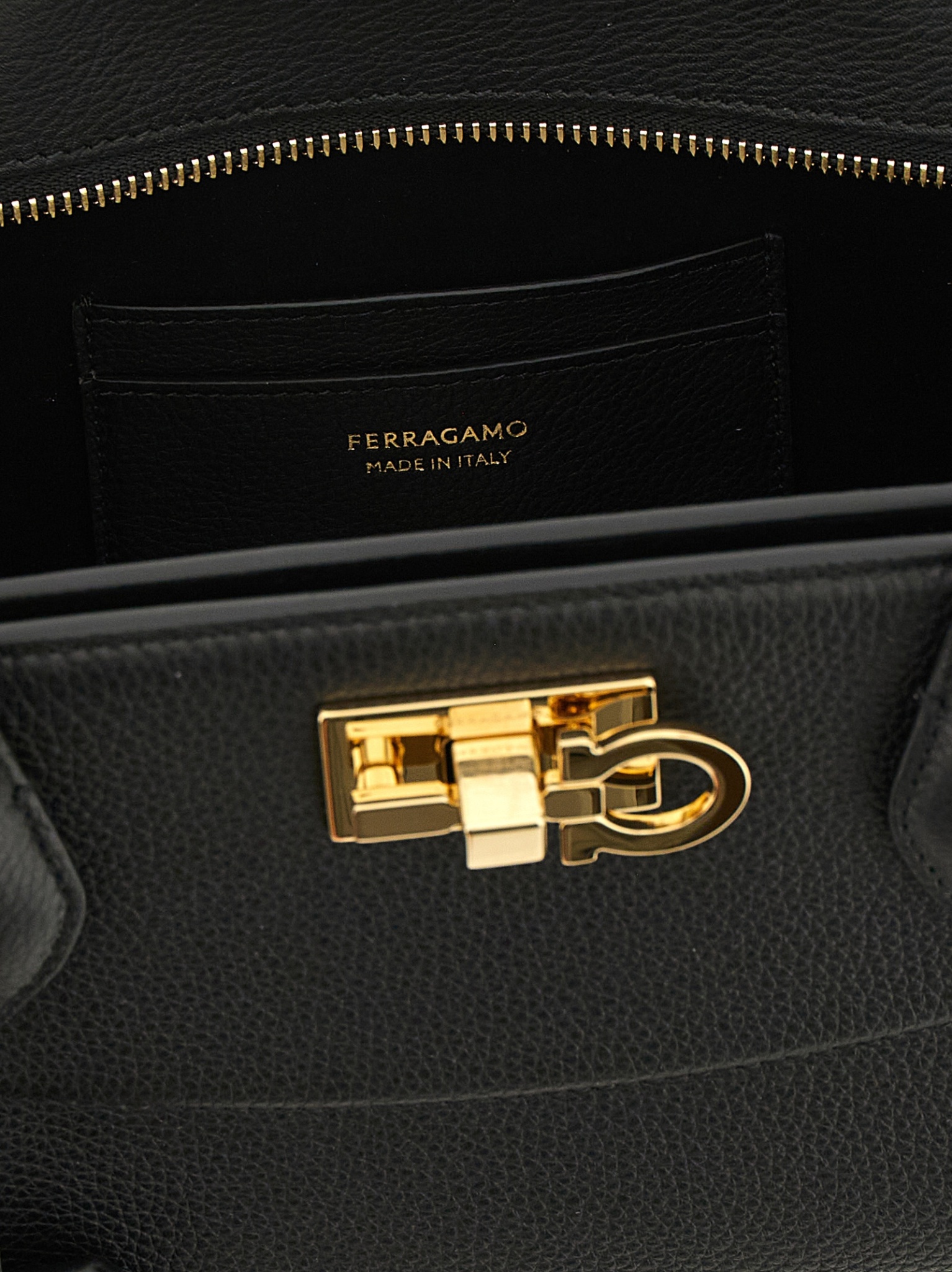 [Ferragamo] Shoulder bag FW26 795213NERO