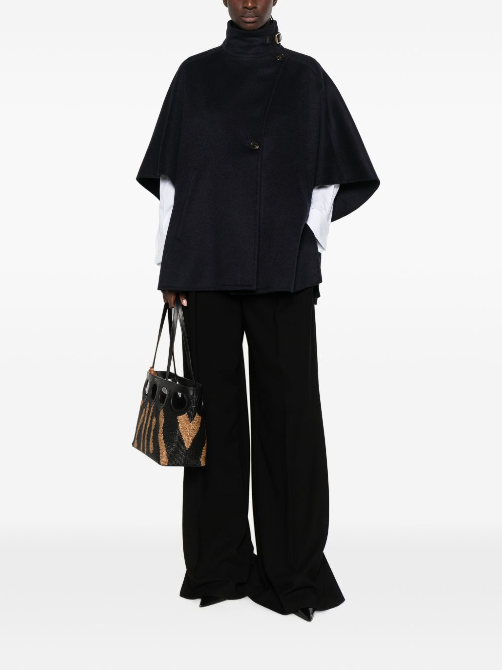 [MaxMara] Cape FW26 2624736101600889027