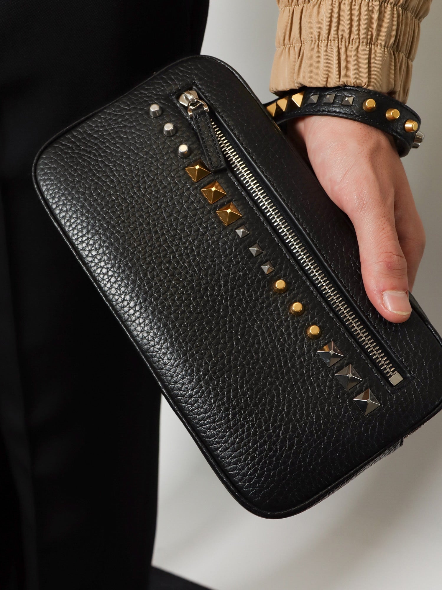 [Valentino Garavani] Clutch bag FW26 8Y2P0AX0VTJ0NO