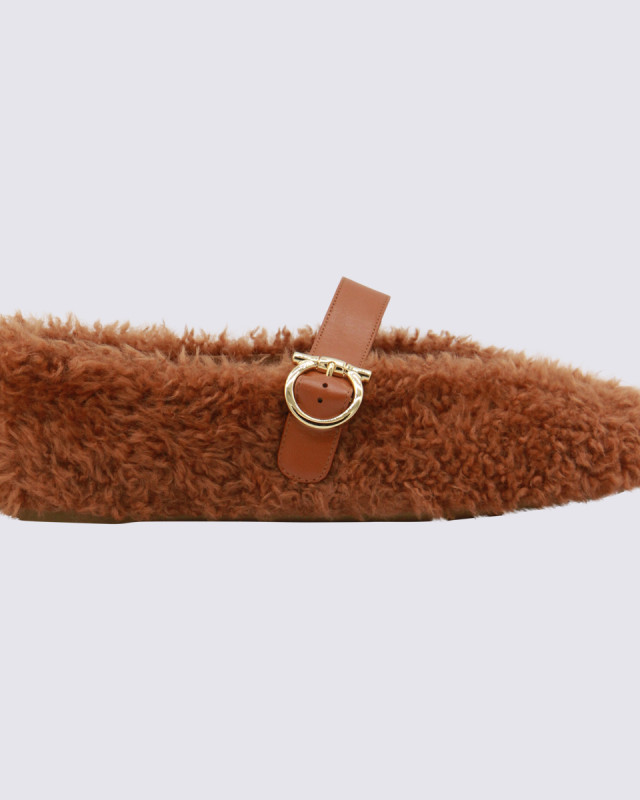 [Salvatore Ferragamo] Flat shoes FW25 78750401K586003