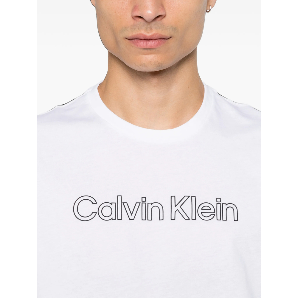 [CALVIN KLEIN] T-shirts Short Sleeve FW26 LV04LH800GYAF  BRWHI